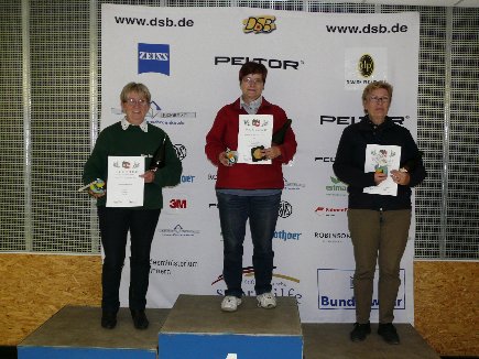 Karin Christopeit bei der offenen Meisterschaft des Niedersächsichen Sportschützenverbandes, 1. Platz 